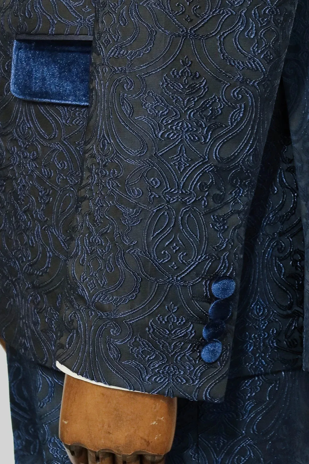 Navy Blue European Prom Tuxedo with Velvet Shawl Lapel – 2025 Edition