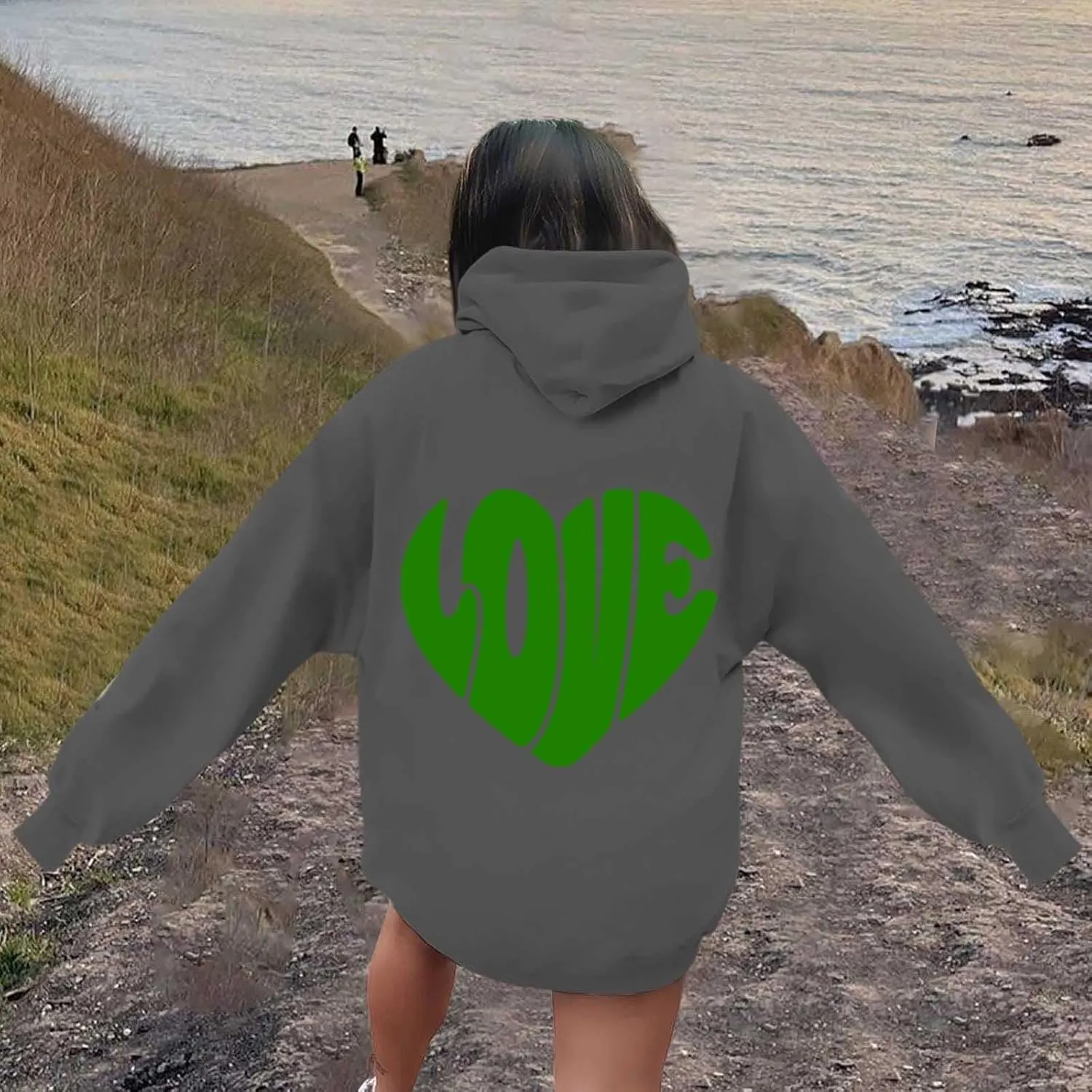 Women's Hoodies Heart Print Graphic Long Sleeve Oversized Sweatshirts Drawstring Pullover Top with Pockets